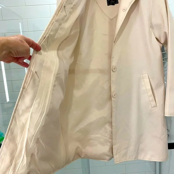 Classic Fendi light rain/trench coat - Picture 12 of 12